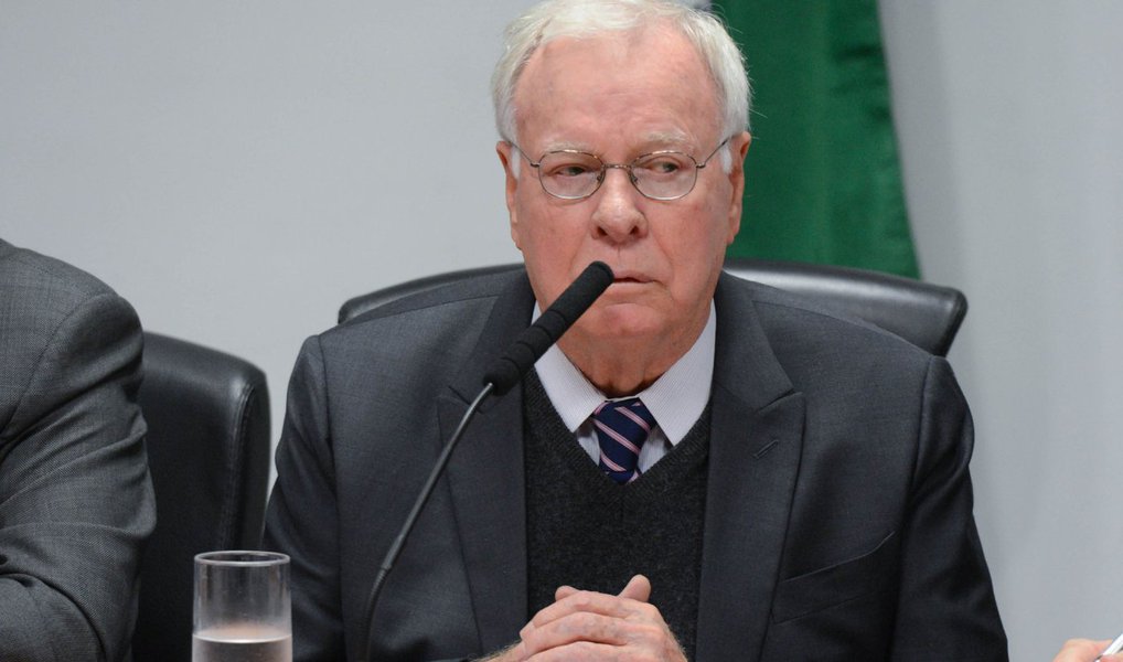 Deputado Estevam Galvão (DEM) foi nomeado nesta terça-feira, 28, relator da CPI que vai investigar o pagamento de propina na compra de alimentos para a merenda escolar pelo governo de Geraldo Alckmin (PSDB); parlamentar integra a base de apoio de Alckmin na Casa, assim como o presidente da comissão, deputado Marcos Zerbini (PSDB), e o vice, Adilson Rossi (PSB) (Foto: Aquiles Lins) Deputado Estevam Galvão (DEM) foi nomeado nesta terça-feira, 28, relator da CPI que vai investigar o pagamento de propina na compra de alimentos para a merenda escolar pelo governo de Geraldo Alckmin (PSDB); parlamentar integra a base de apoio de Alckmin na Casa, assim como o presidente da comissão, deputado Marcos Zerbini (PSDB), e o vice, Adilson Rossi (PSB)