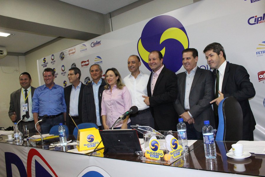 Único entre os pré-candidatos a prefeito de Goiânia com experiência à frente de uma prefeitura, o presidente do PSB Metropolitano disse em debate realizado pela Rádio Sucesso que será capaz de propor soluções já testadas para os muitos problemas que afligem a população da capital; muito à vontade, em linguagem clara e simples, o ex-prefeito de Senador Canedo não deixou de criticar as falhas de seguidas gestões na cidade (Foto: Realle Palazzo-Martini) Único entre os pré-candidatos a prefeito de Goiânia com experiência à frente de uma prefeitura, o presidente do PSB Metropolitano disse em debate realizado pela Rádio Sucesso que será capaz de propor soluções já testadas para os muitos problemas que afligem a população da capital; muito à vontade, em linguagem clara e simples, o ex-prefeito de Senador Canedo não deixou de criticar as falhas de seguidas gestões na cidade
