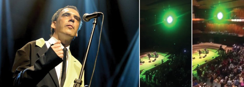 A torcida contra o governo interino se manifestou em um show do cantor e compositor Arnaldo Antunes na capital da Argentina; assista (Foto: Gisele Federicce) A torcida contra o governo interino se manifestou em um show do cantor e compositor Arnaldo Antunes na capital da Argentina; assista