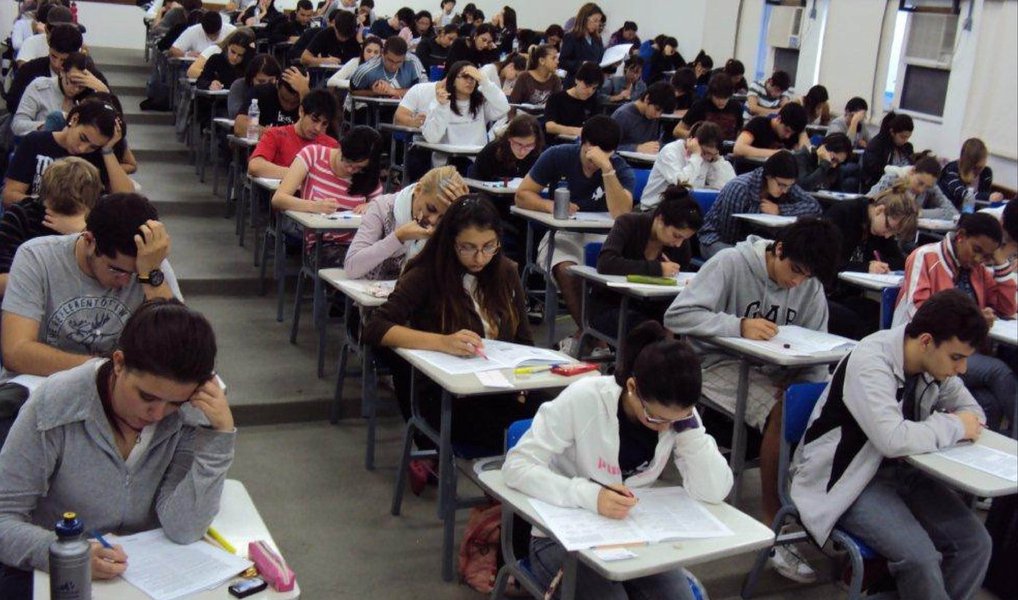 A USP vai preencher duas em cada dez vagas pelo Enem no próximo ano; 76% dessas cadeiras com seleção pelo exame serão exclusivas para alunos da rede pública; a USP terá assim 2.171 vagas no próximo Sisu; dessas vagas, 1.332 serão para escola pública e 327, para estudantes pretos, pardos e indígenas (que também sejam de escola pública) (Foto: Valter Lima) A USP vai preencher duas em cada dez vagas pelo Enem no próximo ano; 76% dessas cadeiras com seleção pelo exame serão exclusivas para alunos da rede pública; a USP terá assim 2.171 vagas no próximo Sisu; dessas vagas, 1.332 serão para escola pública e 327, para estudantes pretos, pardos e indígenas (que também sejam de escola pública)