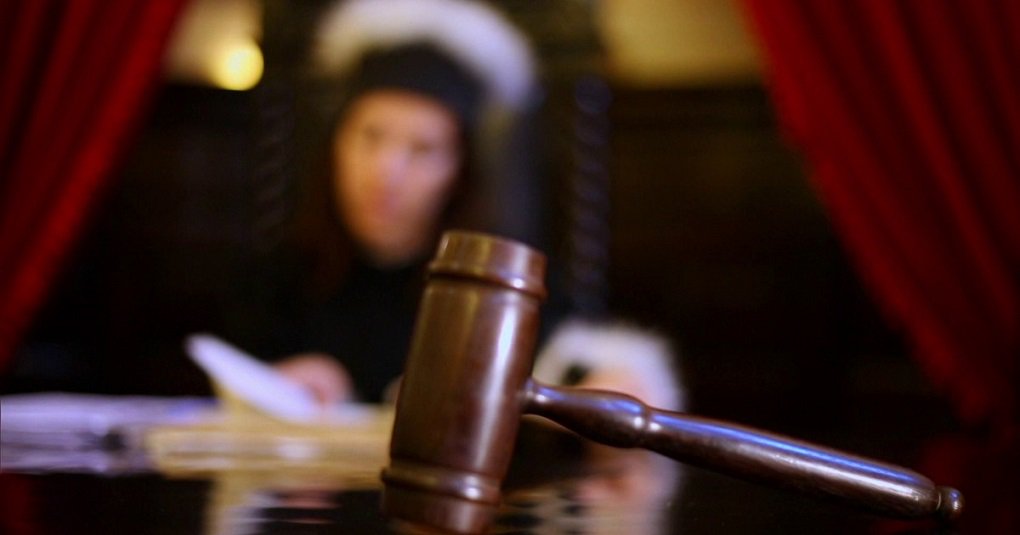 Estudo divulgado pelo Conselho Nacional de Justiça (CNJ) mostra que Alagoas tem hoje 13 magistrados, juízes ou desembargadores, que vivem sob permanente proteção policial; estado é o segundo mais perigoso para juízes e só perde para o Rio de Janeiro, que tem 23 magistrados em situação de risco; no Brasil, são 131, em 36 tribunais; esses profissionais não circulam sem escolta e todos os passos que dão são controlados por serviço de inteligência que, ao primeiro sinal de perigo (Foto: José Barbacena) Estudo divulgado pelo Conselho Nacional de Justiça (CNJ) mostra que Alagoas tem hoje 13 magistrados, juízes ou desembargadores, que vivem sob permanente proteção policial; estado é o segundo mais perigoso para juízes e só perde para o Rio de Janeiro, que tem 23 magistrados em situação de risco; no Brasil, são 131, em 36 tribunais; esses profissionais não circulam sem escolta e todos os passos que dão são controlados por serviço de inteligência que, ao primeiro sinal de perigo