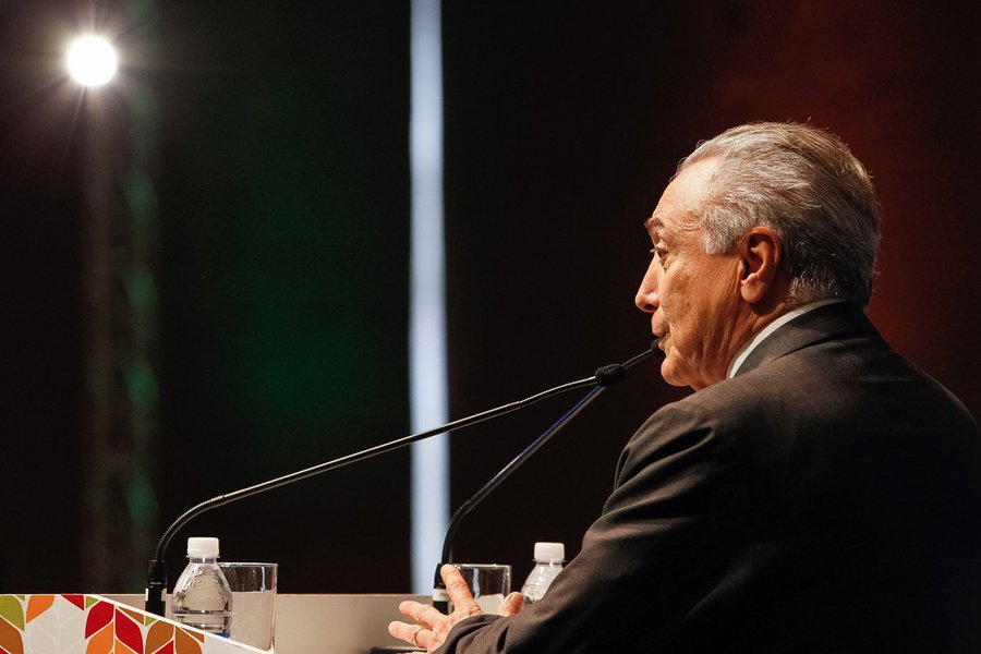 Em artigo publicado no Diário do Centro do Mundo, o economista Carlos Fernandes diz que "a única coisa mais afrontosa que Eduardo Cunha na presidência da Câmara é, sem dúvidas, Michel Temer na presidência da República"; "Se ainda resta a Cunha o discurso de ter chegado à presidência da Câmara pela via dos votos, nem isso Temer pode alegar. A ilegalidade de sua presidência é ainda mais aviltante e se aprofunda à medida que se aprofunda a ruína de quem deu início a tudo isso", afirma (Foto: Gisele Federicce) Em artigo publicado no Diário do Centro do Mundo, o economista Carlos Fernandes diz que "a única coisa mais afrontosa que Eduardo Cunha na presidência da Câmara é, sem dúvidas, Michel Temer na presidência da República"; "Se ainda resta a Cunha o discurso de ter chegado à presidência da Câmara pela via dos votos, nem isso Temer pode alegar. A ilegalidade de sua presidência é ainda mais aviltante e se aprofunda à medida que se aprofunda a ruína de quem deu início a tudo isso", afirma