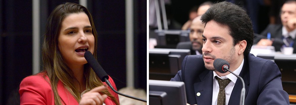 Deputada reage ao processo disciplinar que o partido informou que irá abrir contra ela por ter se posicionado contra a PEC que congela os gastos públicos por 20 anos; "Causou-me estranheza o pedido de abertura deste processo ser feito pelo deputado Vinicius Gurgel (PR-AP), aquele mesmo que, para proteger Eduardo Cunha no Conselho de Ética da Câmara dos Deputados, foi acusado de permitir a falsificação de sua assinatura", diz em nota; "Por fim, defendo que um partido deve ser um ambiente democrático de debate que não anule divergências tópicas. Caso isso ocorra, optarei sempre por estar do lado da minha consciência e da defesa dos direitos do povo brasileiro custe o que custar", acrescenta Clarissa (Foto: Gisele Federicce) Deputada reage ao processo disciplinar que o partido informou que irá abrir contra ela por ter se posicionado contra a PEC que congela os gastos públicos por 20 anos; "Causou-me estranheza o pedido de abertura deste processo ser feito pelo deputado Vinicius Gurgel (PR-AP), aquele mesmo que, para proteger Eduardo Cunha no Conselho de Ética da Câmara dos Deputados, foi acusado de permitir a falsificação de sua assinatura", diz em nota; "Por fim, defendo que um partido deve ser um ambiente democrático de debate que não anule divergências tópicas. Caso isso ocorra, optarei sempre por estar do lado da minha consciência e da defesa dos direitos do povo brasileiro custe o que custar", acrescenta Clarissa