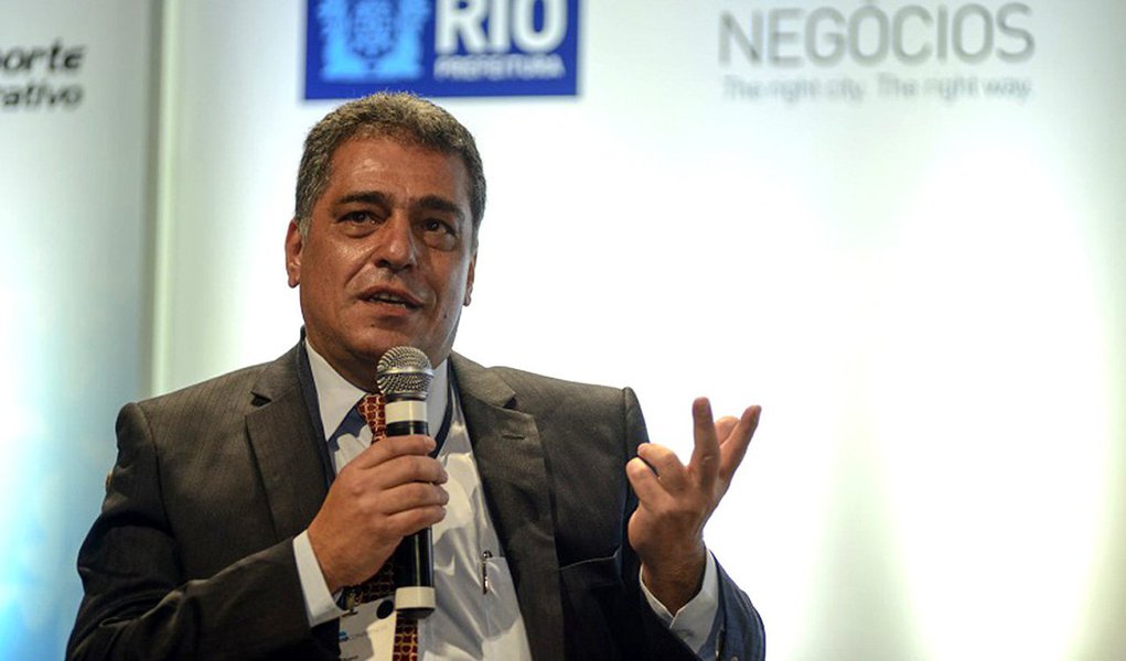 O socorro financeiro de R$ 2,9 bilhões prometido pelo governo federal para o Rio de Janeiro está mais perto de ser liberado; o TCU deu sinal verde para União; o presidente em exercício, Michel Temer, assinou a medida provisória para liberar o dinheiro; a medida provisória 736 diz: “auxílio financeiro ao estado do Rio de Janeiro para segurança pública para realização dos Jogos Olímpicos e Paralímpicos Rio 2016; secretário Estadual de Fazenda, Júlio Bueno, disse, no entanto, que a destinação que será dada aos recursos do governo federal "ainda é uma incógnita" e pode ser usada na Linha 4 do metrô (Foto: Leonardo Lucena) O socorro financeiro de R$ 2,9 bilhões prometido pelo governo federal para o Rio de Janeiro está mais perto de ser liberado; o TCU deu sinal verde para União; o presidente em exercício, Michel Temer, assinou a medida provisória para liberar o dinheiro; a medida provisória 736 diz: “auxílio financeiro ao estado do Rio de Janeiro para segurança pública para realização dos Jogos Olímpicos e Paralímpicos Rio 2016; secretário Estadual de Fazenda, Júlio Bueno, disse, no entanto, que a destinação que será dada aos recursos do governo federal "ainda é uma incógnita" e pode ser usada na Linha 4 do metrô