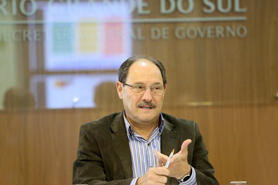 O governador Ivo Sartori terá uma reunião reservada, nesta segunda-feira (27), com os deputados da base aliada para tratar do projeto da Lei de Diretrizes Orçamentárias 2017. Após a reunião, o governador, o chefe da Casa Civil, e o secretário do Planejamento, Mobilidade e Desenvolvimento Regional darão entrevista coletiva à imprensa (Foto: Fatima 247) O governador Ivo Sartori terá uma reunião reservada, nesta segunda-feira (27), com os deputados da base aliada para tratar do projeto da Lei de Diretrizes Orçamentárias 2017. Após a reunião, o governador, o chefe da Casa Civil, e o secretário do Planejamento, Mobilidade e Desenvolvimento Regional darão entrevista coletiva à imprensa