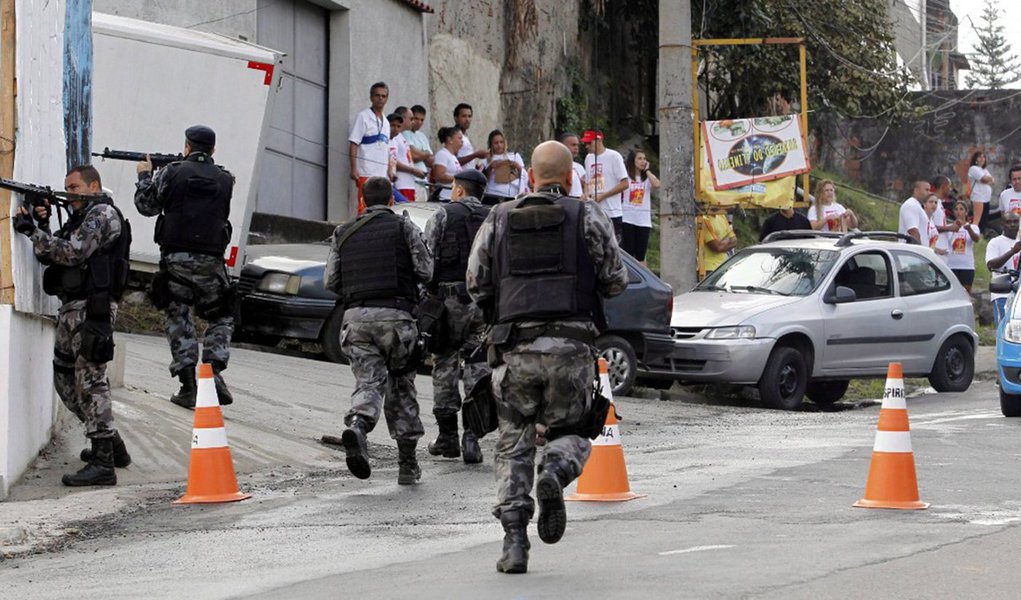 Informação é da ONG Anistia Internacional, cujo aplicativo Fogo Cruzado, lançado este mês, recebe notificações de tiroteios e violência armada na região metropolitana do Rio de Janeiro (Foto: Gisele Federicce) Informação é da ONG Anistia Internacional, cujo aplicativo Fogo Cruzado, lançado este mês, recebe notificações de tiroteios e violência armada na região metropolitana do Rio de Janeiro