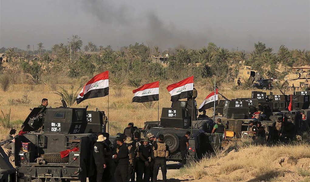 O Iraque anunciou neste domingo, 26, que recapturou o último distrito de Fallujah controlado por militantes do Estado Islâmico; "Anunciamos deste local, no centro do distrito de Golan, que ele está livre do terrorismo e a boa notícia aos iraquianos de que a batalha de Fallujah terminou", afirmou o tenente-general Abdul Wahab al-Saidi, em pronunciamento na TV estatal; Estado Islâmico controlada a cidade desde janeiro de 2014 e a ofensiva começou há mais de um mês; mais de 30 mil civis fugiram de Fallujah em apenas três dias, na semana passada (Foto: Aquiles Lins) O Iraque anunciou neste domingo, 26, que recapturou o último distrito de Fallujah controlado por militantes do Estado Islâmico; "Anunciamos deste local, no centro do distrito de Golan, que ele está livre do terrorismo e a boa notícia aos iraquianos de que a batalha de Fallujah terminou", afirmou o tenente-general Abdul Wahab al-Saidi, em pronunciamento na TV estatal; Estado Islâmico controlada a cidade desde janeiro de 2014 e a ofensiva começou há mais de um mês; mais de 30 mil civis fugiram de Fallujah em apenas três dias, na semana passada