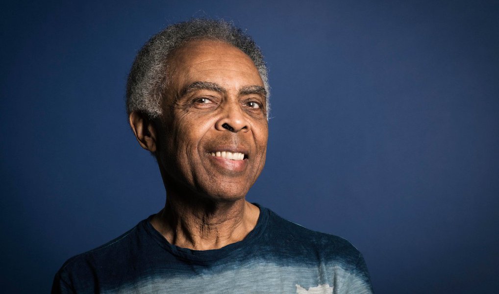 O cantor Gilberto Gil recebeu alta nesta sexta-feira (24), após permanecer sete dias internado para dar continuidade a um tratamento de insuficiência renal, no Hospital Sírio Libanês, em São Paulo; ele deverá embarcar para o Rio ainda nesta noite e "irá passar o aniversário em casa"; Gil completa 74 anos neste domingo (26) (Foto: Valter Lima) O cantor Gilberto Gil recebeu alta nesta sexta-feira (24), após permanecer sete dias internado para dar continuidade a um tratamento de insuficiência renal, no Hospital Sírio Libanês, em São Paulo; ele deverá embarcar para o Rio ainda nesta noite e "irá passar o aniversário em casa"; Gil completa 74 anos neste domingo (26)