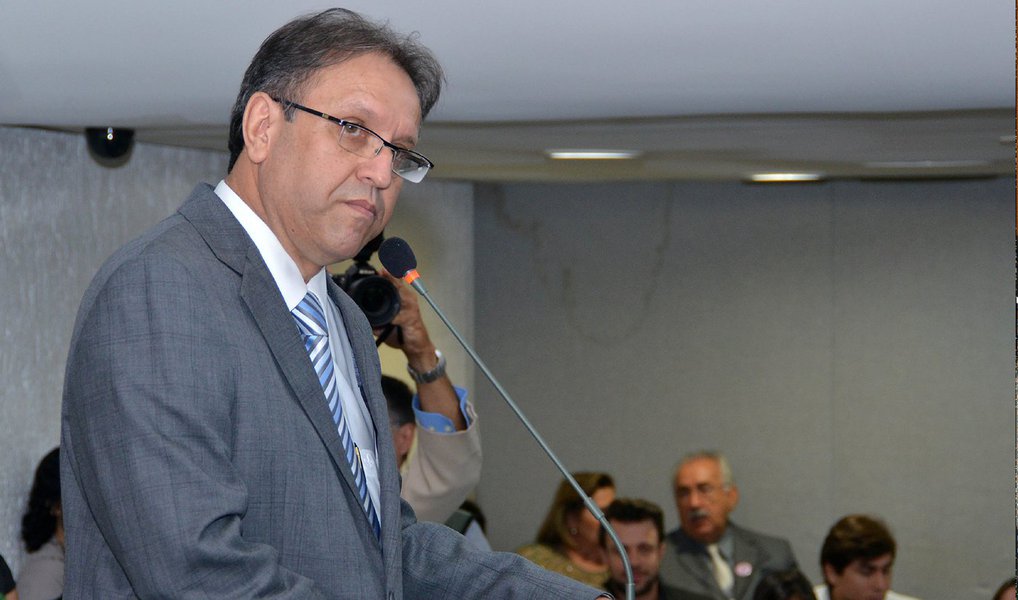 O Tribunal Superior Eleitoral (TSE) rejeitou o pedido interposto pelo governador do Tocantins, Marcelo Miranda, para a republicação do acórdão que cassou o seu diploma em setembro de 2009; a intenção do peemedebista era de afastar o trânsito em julgado do processo e, como consequência, sua inelegibilidade; Marcelo buscava assumir o mandato de senador de Vicentinho Alves (PR), cargo para o qual foi o mais votado em 2010, porém o atual governador teve seu diploma cassado devido a inelegibilidade causada pela sua condenação em 2009 no Recurso Contra Expedição de Diploma (Rced) número 698 por suposto abuso de poder político nas eleições de 2006, quando disputava a reeleição (Foto: Leonardo Lucena) O Tribunal Superior Eleitoral (TSE) rejeitou o pedido interposto pelo governador do Tocantins, Marcelo Miranda, para a republicação do acórdão que cassou o seu diploma em setembro de 2009; a intenção do peemedebista era de afastar o trânsito em julgado do processo e, como consequência, sua inelegibilidade; Marcelo buscava assumir o mandato de senador de Vicentinho Alves (PR), cargo para o qual foi o mais votado em 2010, porém o atual governador teve seu diploma cassado devido a inelegibilidade causada pela sua condenação em 2009 no Recurso Contra Expedição de Diploma (Rced) número 698 por suposto abuso de poder político nas eleições de 2006, quando disputava a reeleição