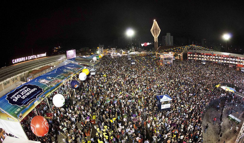 Pernambuco é conhecido por ter uma das melhores festas de São João do Brasil; Caruaru é considerado o maior São João do mundo; cidades do interior sempre atraem milhares de turistas durante o período, além do Recife, que também está todo arrumado para receber bem os visitantes (Foto: Leonardo Lucena) Pernambuco é conhecido por ter uma das melhores festas de São João do Brasil; Caruaru é considerado o maior São João do mundo; cidades do interior sempre atraem milhares de turistas durante o período, além do Recife, que também está todo arrumado para receber bem os visitantes
