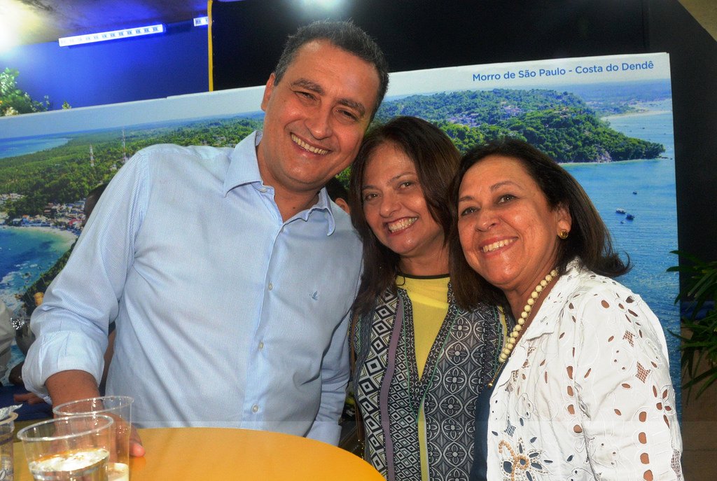 Afirmativa é do governador Rui Costa; "O PT, até onde eu sei, está disponibilizando para que Alice escolha o vice do PSB ou PT. O partido não está impondo nada. Deixou ela buscar o vice onde ela achar mais adequado", disse Rui; o PSB coloca à disposição do PCdoB e da pré-candidata a prefeita de Salvador Alice Portugal o vereador Silvio Humberto e o ex-deputado estadual Capitão Tadeu; do lado do PT, os nomes oferecidos aos comunistas são do vereador Gilmar Santiago, da ex-vereadora Marta Rodrigues e do ex-deputado estadual Yulo Oiticica (Foto: Romulo Faro) Afirmativa é do governador Rui Costa; "O PT, até onde eu sei, está disponibilizando para que Alice escolha o vice do PSB ou PT. O partido não está impondo nada. Deixou ela buscar o vice onde ela achar mais adequado", disse Rui; o PSB coloca à disposição do PCdoB e da pré-candidata a prefeita de Salvador Alice Portugal o vereador Silvio Humberto e o ex-deputado estadual Capitão Tadeu; do lado do PT, os nomes oferecidos aos comunistas são do vereador Gilmar Santiago, da ex-vereadora Marta Rodrigues e do ex-deputado estadual Yulo Oiticica