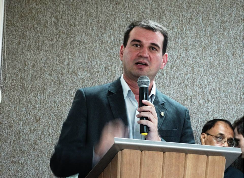 Em Brasília, o secretário do Trabalho e Desenvolvimento Social do Ceará, Josbertini Clementino, negocia dois acordos com o Banco Interamericano de Desenvolvimento (BID), que podem garantir um repasse de US$ 50 milhões ao Ceará. Os acordos dizem respeito a questões pendente dos programas Proares e Proares III (Foto: Rodrigo Rocha) Em Brasília, o secretário do Trabalho e Desenvolvimento Social do Ceará, Josbertini Clementino, negocia dois acordos com o Banco Interamericano de Desenvolvimento (BID), que podem garantir um repasse de US$ 50 milhões ao Ceará. Os acordos dizem respeito a questões pendente dos programas Proares e Proares III