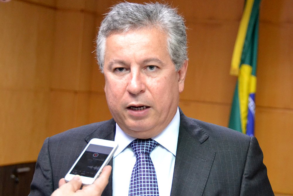 Para o presidente da OAB de Sergipe, Henri Clay Andrade, a PEC 241 é inconstitucional porque interrompe o avanço progressivo dos direitos fundamentais sociais, na medida em que faltarão recursos financeiros para investimentos em políticas públicas para o povo brasileiro; para ele, o congelamento por 20 anos dos investimentos públicos irá implicar “numa geração perdida, porque perderá a cada ano o acesso à universalidade da cultura, da saúde e dos cargos públicos” (Foto: Voney Malta) Para o presidente da OAB de Sergipe, Henri Clay Andrade, a PEC 241 é inconstitucional porque interrompe o avanço progressivo dos direitos fundamentais sociais, na medida em que faltarão recursos financeiros para investimentos em políticas públicas para o povo brasileiro; para ele, o congelamento por 20 anos dos investimentos públicos irá implicar “numa geração perdida, porque perderá a cada ano o acesso à universalidade da cultura, da saúde e dos cargos públicos”