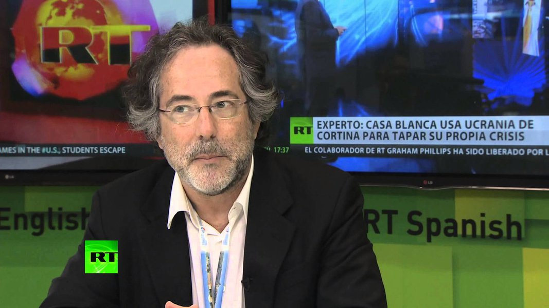 "A produção intelectual antigolpe está crescendo. Pode-se dizer que já surgiu uma escola literária, acadêmica, científica, estética, contra o golpe, e seguramente reúne bem mais representantes da inteligentsia nacional do que a turma que defendeu o impeachment", diz Miguel do Rosário, editor do Cafezinho; ele aponta ainda um comentário de Pepe Escobar, um dos principais correspondentes internacionais brasileiros, sobre a força da mídia independente no País (Foto: Leonardo Attuch) "A produção intelectual antigolpe está crescendo. Pode-se dizer que já surgiu uma escola literária, acadêmica, científica, estética, contra o golpe, e seguramente reúne bem mais representantes da inteligentsia nacional do que a turma que defendeu o impeachment", diz Miguel do Rosário, editor do Cafezinho; ele aponta ainda um comentário de Pepe Escobar, um dos principais correspondentes internacionais brasileiros, sobre a força da mídia independente no País