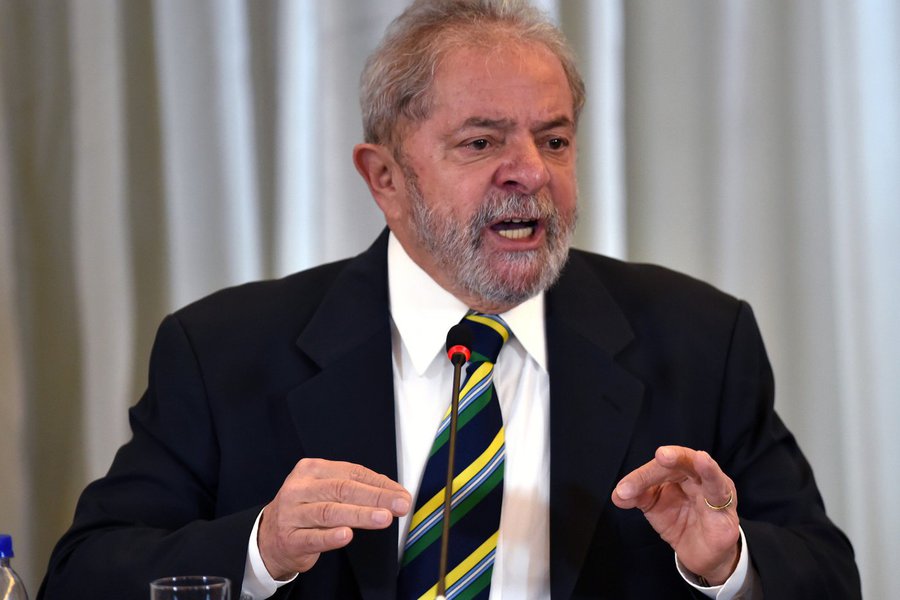 Em nota nesta noite, a bancada do PT no Senado disse lamentar a decisão do juiz Sérgio Moro de tornar réus o ex-presidente Lula e sua esposa, Marisa Letícia, na Operação Lava Jato; os senadores dizem, contudo, que não ficaram surpresos, 'em razão de ser conhecida a estreita coordenação com que trabalham a força tarefa da Operação Lava Jato e aquela representação do Poder Judiciário na capital paranaense'; leia a íntegra da nota (Foto: Romulo Faro) Em nota nesta noite, a bancada do PT no Senado disse lamentar a decisão do juiz Sérgio Moro de tornar réus o ex-presidente Lula e sua esposa, Marisa Letícia, na Operação Lava Jato; os senadores dizem, contudo, que não ficaram surpresos, 'em razão de ser conhecida a estreita coordenação com que trabalham a força tarefa da Operação Lava Jato e aquela representação do Poder Judiciário na capital paranaense'; leia a íntegra da nota