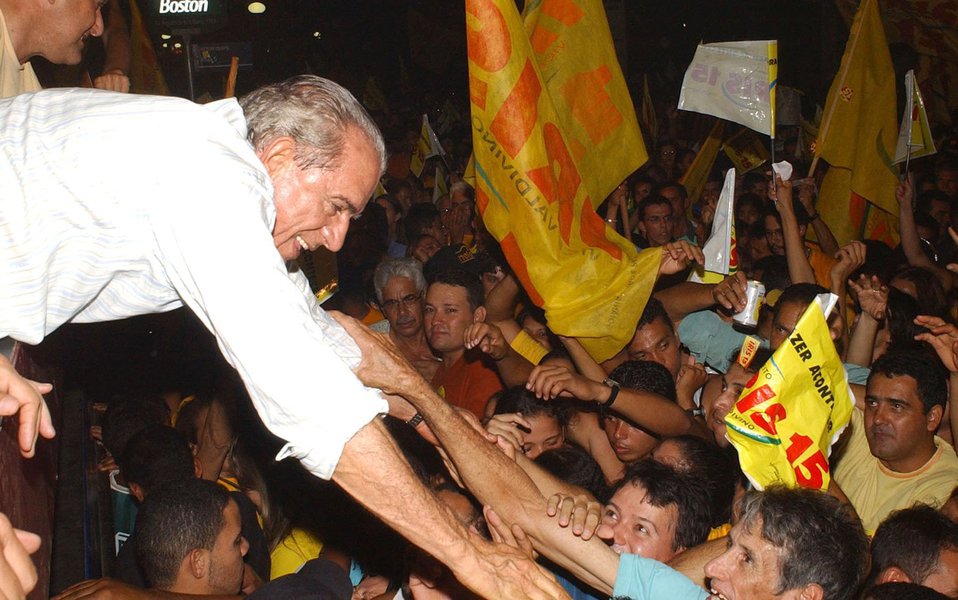 Líder peemedebista, ex-prefeito de Goiânia, ex-governador de Goiás, ex-senador e ex-ministro da Agricultura (Sarney) e da Justiça (FHC) anunciou na madrugada desta quarta-feira (6) que está deixando a vida pública; aos 82 anos de idade, ele divulga na Carta a Goiânia que a decisão estava tomada desde sua última derrota eleitoral, em 2014, quando disputou o governo de Goiás; até então líder nas pesquisas, a decisão reembaralha o jogo sucessório na capital goiana (Foto: Realle Palazzo-Martini) Líder peemedebista, ex-prefeito de Goiânia, ex-governador de Goiás, ex-senador e ex-ministro da Agricultura (Sarney) e da Justiça (FHC) anunciou na madrugada desta quarta-feira (6) que está deixando a vida pública; aos 82 anos de idade, ele divulga na Carta a Goiânia que a decisão estava tomada desde sua última derrota eleitoral, em 2014, quando disputou o governo de Goiás; até então líder nas pesquisas, a decisão reembaralha o jogo sucessório na capital goiana