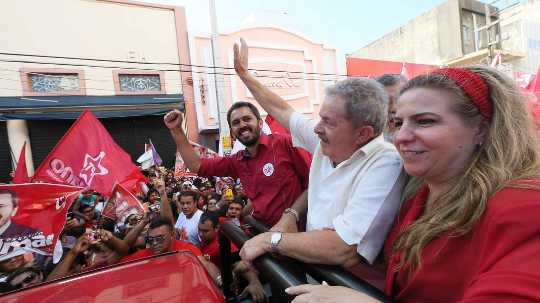 O presidente Lula participará da convenção do PT de Fortaleza que vai homologar a candidatura da deputada federal Luizianne Lins à Prefeitura. Com a possível vinda de Lula, foram mudadas a data e o local da convenção, prevista agora para o dia 1o. de agosto. O local ainda não foi definido (Foto: Fatima 247) O presidente Lula participará da convenção do PT de Fortaleza que vai homologar a candidatura da deputada federal Luizianne Lins à Prefeitura. Com a possível vinda de Lula, foram mudadas a data e o local da convenção, prevista agora para o dia 1o. de agosto. O local ainda não foi definido