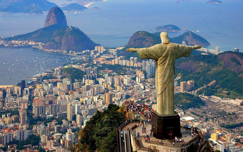 A falta de planejamento, as mudanças na Lei dos Royalties do petróleo e os impactos da Operação Lava Jato, que afetou a maior empresa instalada no estado - a Petrobras - contribuíram para a pior crise financeira do Rio de Janeiro. Para enfrentar a situação especialistas apontam que o governo fluminense tem de fazer reformas para equilibrar as finanças (Foto: Fatima 247) A falta de planejamento, as mudanças na Lei dos Royalties do petróleo e os impactos da Operação Lava Jato, que afetou a maior empresa instalada no estado - a Petrobras - contribuíram para a pior crise financeira do Rio de Janeiro. Para enfrentar a situação especialistas apontam que o governo fluminense tem de fazer reformas para equilibrar as finanças