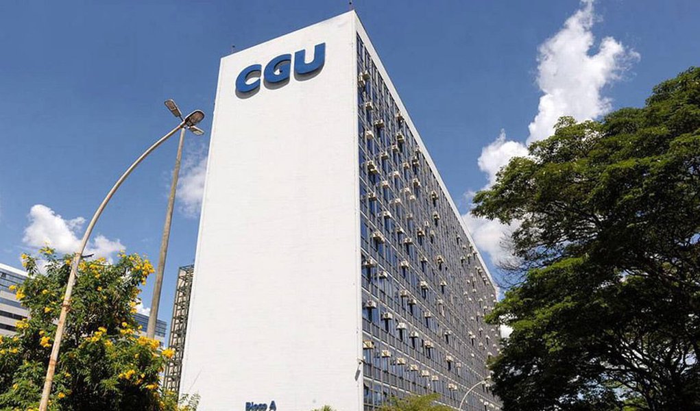levantamento realizado pelo Ministério da Transparência, Fiscalização e Controladoria-Geral da União (CGU), aponta que o governo federal expulsou aproximadamente 6 mil agentes públicos por envolvimento em atividades contrárias à Lei nº 8.112/1990 (Regime Jurídico dos Servidores) O relatório registra que, de 2003 a setembro de 2016, já foram aplicadas 5.043 demissões; 467 cassações de aposentadorias; e 532 destituições de ocupantes de cargos em comissão (Foto: Paulo Emílio) levantamento realizado pelo Ministério da Transparência, Fiscalização e Controladoria-Geral da União (CGU), aponta que o governo federal expulsou aproximadamente 6 mil agentes públicos por envolvimento em atividades contrárias à Lei nº 8.112/1990 (Regime Jurídico dos Servidores) O relatório registra que, de 2003 a setembro de 2016, já foram aplicadas 5.043 demissões; 467 cassações de aposentadorias; e 532 destituições de ocupantes de cargos em comissão