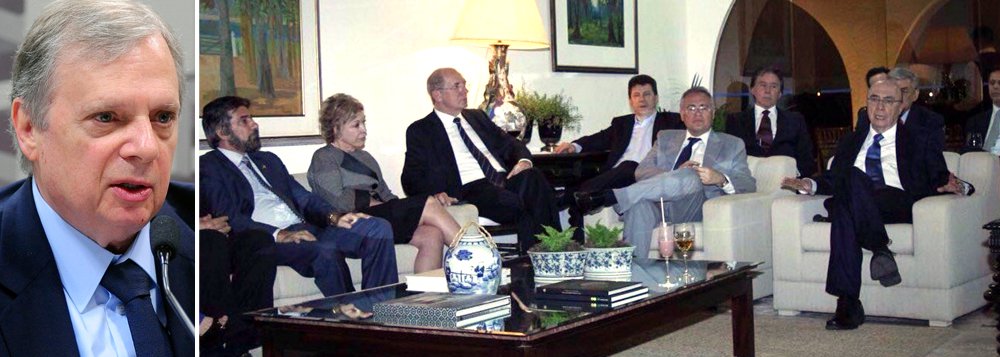 Pergunta do senador Tasso Jereissati (PSDB-CE) durante jantar organizado pelo presidente do Senado, Renan Calheiros (PMDB-AL), provocou mal estar, deixou sem resposta o ministro da Fazenda, Henrique Meirelles, e comprovou que o governo interino de Michel Temer pratica a gastança, apesar do discurso de austeridade; Tasso destacou que as medidas de ajuste anunciadas por Temer poderiam ser neutralizadas com projetos de lei que tramitam no Senado, como o que concede aumento ao setor público, e perguntou como os senadores deveriam votar nesses casos (Foto: Gisele Federicce) Pergunta do senador Tasso Jereissati (PSDB-CE) durante jantar organizado pelo presidente do Senado, Renan Calheiros (PMDB-AL), provocou mal estar, deixou sem resposta o ministro da Fazenda, Henrique Meirelles, e comprovou que o governo interino de Michel Temer pratica a gastança, apesar do discurso de austeridade; Tasso destacou que as medidas de ajuste anunciadas por Temer poderiam ser neutralizadas com projetos de lei que tramitam no Senado, como o que concede aumento ao setor público, e perguntou como os senadores deveriam votar nesses casos