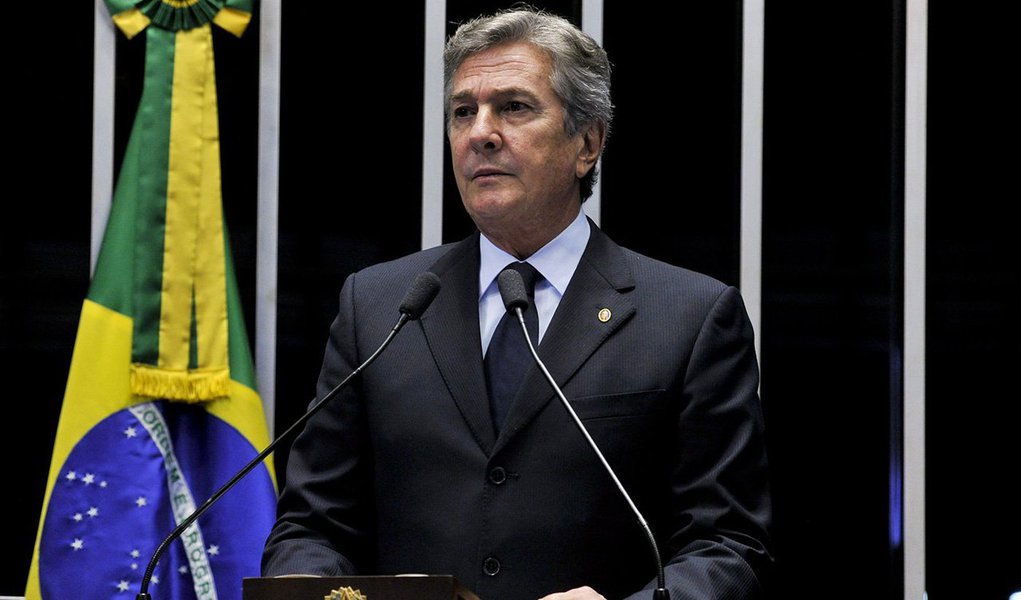 Os senadores aprovaram Medida Provisória que destina R$ 316,2 milhões para o pagamento de parcelas do Benefício Garantia-Safra; recurso é destinado a 440 mil famílias de agricultores familiares da área de atuação da Superintendência do Desenvolvimento do Nordeste (Sudene) atingidos pela seca no período 2014/2015; "Fico feliz por ter concedido meu voto e ter trabalhado pela aprovação em plenário, na sessão dessa quarta-feira. O benefício é pago em parcelas, pela rede bancária da Caixa Econômica Federal, por tempo determinado, e atende produtores da Região Nordeste e dos Estados de Minas Gerais e Espírito o Santo”, comemorou o senador Fernando Collor (PTC-AL) (Foto: Voney Malta) Os senadores aprovaram Medida Provisória que destina R$ 316,2 milhões para o pagamento de parcelas do Benefício Garantia-Safra; recurso é destinado a 440 mil famílias de agricultores familiares da área de atuação da Superintendência do Desenvolvimento do Nordeste (Sudene) atingidos pela seca no período 2014/2015; "Fico feliz por ter concedido meu voto e ter trabalhado pela aprovação em plenário, na sessão dessa quarta-feira. O benefício é pago em parcelas, pela rede bancária da Caixa Econômica Federal, por tempo determinado, e atende produtores da Região Nordeste e dos Estados de Minas Gerais e Espírito o Santo”, comemorou o senador Fernando Collor (PTC-AL)