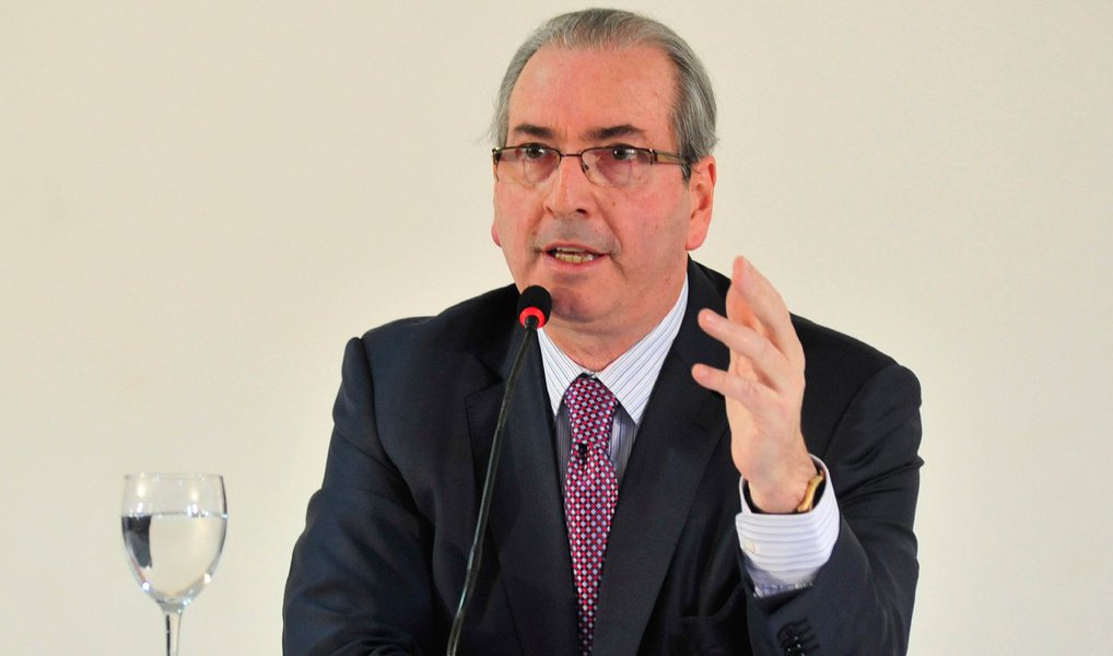 Faltando só um minuto para o esgotamento do prazo, a defesa do presidente afastado da Câmara dos Deputados, Eduardo Cunha (PMDB-RJ), protocolou nesta quinta (23) na Comissão de Constituição e Justiça (CCJ) o recurso do parlamentar pedindo a nulidade dos atos praticados pelo Conselho de Ética que levaram à aprovação de parecer pela cassação do mandato; Cunha alega no recurso que houve cerceamento de defesa (Foto: Valter Lima) Faltando só um minuto para o esgotamento do prazo, a defesa do presidente afastado da Câmara dos Deputados, Eduardo Cunha (PMDB-RJ), protocolou nesta quinta (23) na Comissão de Constituição e Justiça (CCJ) o recurso do parlamentar pedindo a nulidade dos atos praticados pelo Conselho de Ética que levaram à aprovação de parecer pela cassação do mandato; Cunha alega no recurso que houve cerceamento de defesa