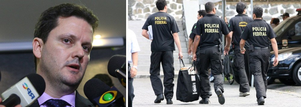 Delegado da Polícia Federal Igor Romário de Paula, coordenador da Lava Jato, negou que a força-tarefa da operação esteja passando por um processo de desmonte, após a dispensa de dois delegados envolvidos com as investigações; "Em momento algum sofremos qualquer tipo de pressão interna ou externa em função da substituição desse ou dequele delegado", disse; "A operação Lava Jato não sofrerá qualquer prejuízo em seus trabalhos investigativos e operacionais", acrescentou (Foto: Paulo Emílio) Delegado da Polícia Federal Igor Romário de Paula, coordenador da Lava Jato, negou que a força-tarefa da operação esteja passando por um processo de desmonte, após a dispensa de dois delegados envolvidos com as investigações; "Em momento algum sofremos qualquer tipo de pressão interna ou externa em função da substituição desse ou dequele delegado", disse; "A operação Lava Jato não sofrerá qualquer prejuízo em seus trabalhos investigativos e operacionais", acrescentou