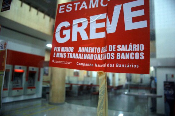 E na primeira campanha nacional dos bancários pós-golpe, que aponta para a volta do neoliberalismo, os bancos já apresentam uma proposta extremamente ruim, que não repõe a inflação e retoma a política de abonos (Foto: Jacy Afonso) E na primeira campanha nacional dos bancários pós-golpe, que aponta para a volta do neoliberalismo, os bancos já apresentam uma proposta extremamente ruim, que não repõe a inflação e retoma a política de abonos