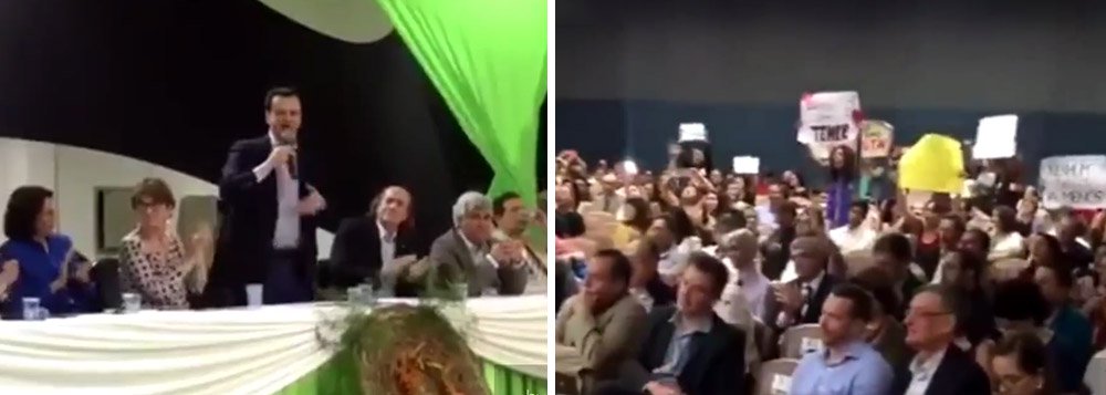 Ministro interino de Ciência e Tecnologia e Comunicações foi vaiado com gritos de "golpista" na noite deste domingo 3 pelos cientistas que participam da 68ª Reunião Anual da Sociedade Brasileira para o Progresso da Ciência, na Universidade Federal do Sul da Bahia, em Porto Seguro; assista ao vídeo (Foto: Gisele Federicce) Ministro interino de Ciência e Tecnologia e Comunicações foi vaiado com gritos de "golpista" na noite deste domingo 3 pelos cientistas que participam da 68ª Reunião Anual da Sociedade Brasileira para o Progresso da Ciência, na Universidade Federal do Sul da Bahia, em Porto Seguro; assista ao vídeo