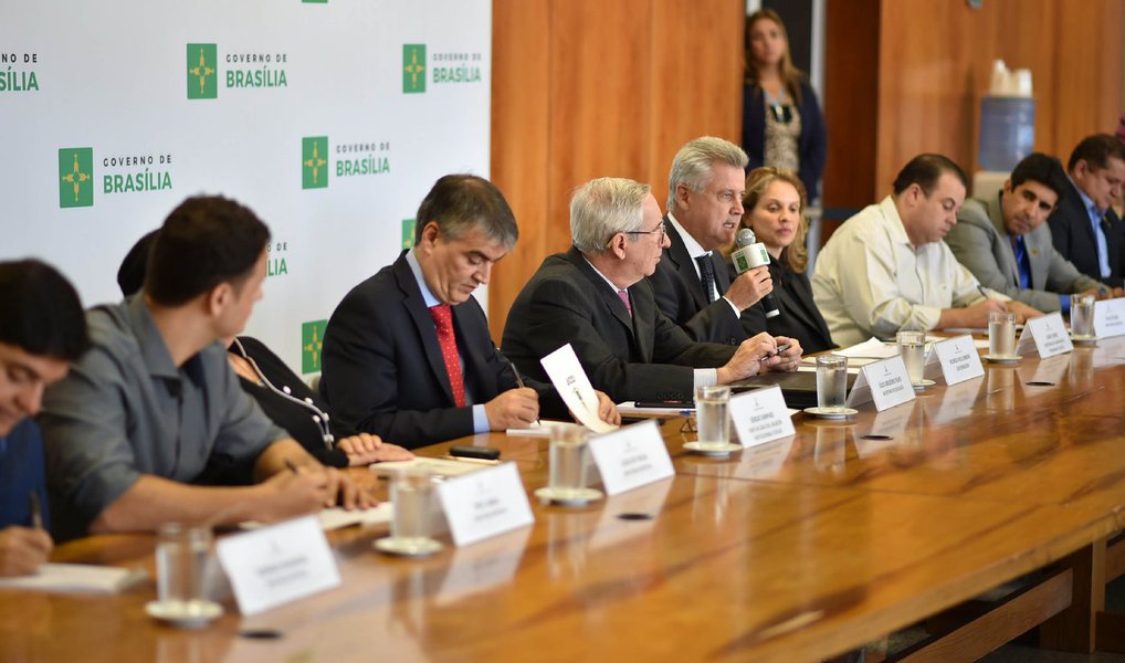 Secretaria de Educação do Distrito Federal anunciou nesta segunda-feira, 4, realização de concurso público para a contratação de professores, analistas, técnicos e monitores; serão oferecidas 1.170 vagas para contratação imediata e 1.730 para cadastro reserva; edital deve ser lançado em até 40 dias a partir desta segunda (Foto: Aquiles Lins) Secretaria de Educação do Distrito Federal anunciou nesta segunda-feira, 4, realização de concurso público para a contratação de professores, analistas, técnicos e monitores; serão oferecidas 1.170 vagas para contratação imediata e 1.730 para cadastro reserva; edital deve ser lançado em até 40 dias a partir desta segunda