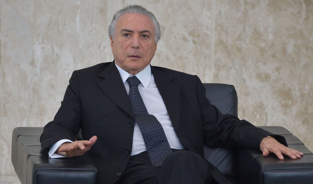 A delação de Sérgio Machado envolvendo Michel Temer foi classificada pelo Palácio do Planalto como "muito ruim para a governabilidade", principalmente para um governo interino; o receio é que novas denúncias causem impacto negativo na imagem da nova gestão e acabem com a "lua de mel" da administração peemedebista no Congresso Nacional; a divulgação do conteúdo da delação atrapalhou os planos do Planalto, que esperava ter um dia de notícias positivas com o anúncio da proposta de criar um teto para os gastos públicos da União; auxiliares já aconselham Temer a suspender o pronunciamento que fará na TV na sexta (17) (Foto: Valter Lima) A delação de Sérgio Machado envolvendo Michel Temer foi classificada pelo Palácio do Planalto como "muito ruim para a governabilidade", principalmente para um governo interino; o receio é que novas denúncias causem impacto negativo na imagem da nova gestão e acabem com a "lua de mel" da administração peemedebista no Congresso Nacional; a divulgação do conteúdo da delação atrapalhou os planos do Planalto, que esperava ter um dia de notícias positivas com o anúncio da proposta de criar um teto para os gastos públicos da União; auxiliares já aconselham Temer a suspender o pronunciamento que fará na TV na sexta (17)