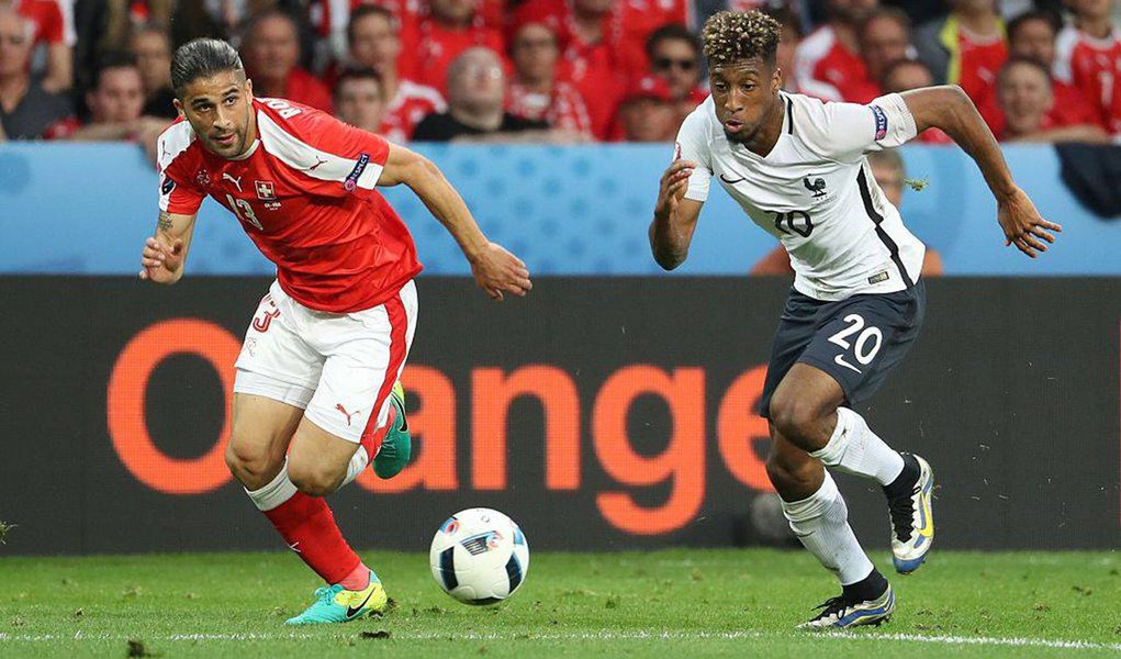 Suíça se juntou à França nas oitavas de final da Euro 2016 ao segurar um empate por 0 x 0 com os anfitriões do torneio no último jogo das duas equipes pelo Grupo A, neste domingo (20); Albânia e Romênia fizeram a outra partida da chave, com vitória albanesa por 1 x 0 (Foto: Paulo Emílio) Suíça se juntou à França nas oitavas de final da Euro 2016 ao segurar um empate por 0 x 0 com os anfitriões do torneio no último jogo das duas equipes pelo Grupo A, neste domingo (20); Albânia e Romênia fizeram a outra partida da chave, com vitória albanesa por 1 x 0