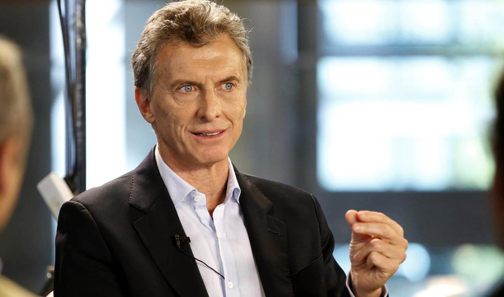 Presidente da Argentina, Mauricio Macri, pediu para a população reduzir o consumo de energia depois que a Justiça suspendeu um aumento expressivo nas tarifas de serviços públicos e no momento em que as importações de gás e petróleo impactam severamente na balança comercial do país."Temos que aprender a consumir menos energia possível", disse Macri; Justiça da Argentina negou na quinta-feira o reajuste nas tarifas de gás impostas pelo governo para reduzir o déficit fiscal; aumentos, que em alguns casos ultrapassavam 1.000 por cento, também afetavam os serviços de água e eletricidade (Foto: Paulo Emílio) Presidente da Argentina, Mauricio Macri, pediu para a população reduzir o consumo de energia depois que a Justiça suspendeu um aumento expressivo nas tarifas de serviços públicos e no momento em que as importações de gás e petróleo impactam severamente na balança comercial do país."Temos que aprender a consumir menos energia possível", disse Macri; Justiça da Argentina negou na quinta-feira o reajuste nas tarifas de gás impostas pelo governo para reduzir o déficit fiscal; aumentos, que em alguns casos ultrapassavam 1.000 por cento, também afetavam os serviços de água e eletricidade