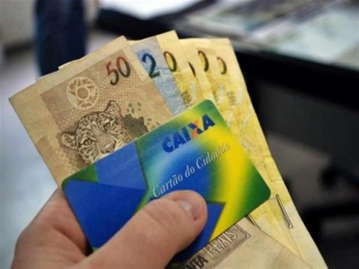 Mais de 1 milhão de beneficiários PIS/Pasep sacaram os valores disponíveis em suas contas entre novembro de 2015 a agosto de 2016; o número, divulgado nesta segunda-feira, é 69,9% maior que no mesmo período dos anos anteriores (novembro de 2014 a agosto de 2015) e é resultado de campanha de divulgação do Tesouro Nacional para retirada do benefício; o PIS é o Programa de Integração Social e o Pasep é o Programa de Formação do Patrimônio do Servidor Público (Foto: Romulo Faro) Mais de 1 milhão de beneficiários PIS/Pasep sacaram os valores disponíveis em suas contas entre novembro de 2015 a agosto de 2016; o número, divulgado nesta segunda-feira, é 69,9% maior que no mesmo período dos anos anteriores (novembro de 2014 a agosto de 2015) e é resultado de campanha de divulgação do Tesouro Nacional para retirada do benefício; o PIS é o Programa de Integração Social e o Pasep é o Programa de Formação do Patrimônio do Servidor Público