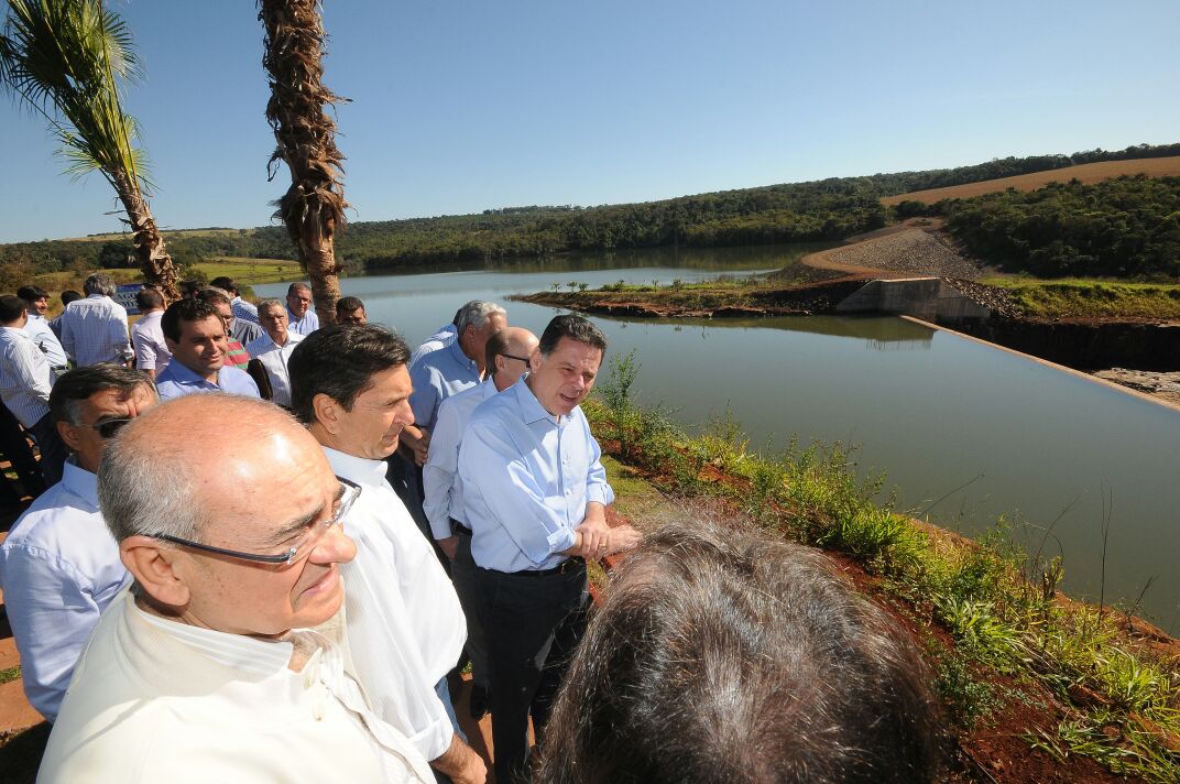 Governador Marconi Perillo inaugurou, na manhã desta sexta-feira, a Pequena Central Hidrelétrica (PCH) de Fazenda Velha, localizada no ribeirão Ariranha, município de Jataí; orçada em R$ 78 milhões, a obra é uma parceria da Celg G&T (Geração e Transmissão), que possui 20% de participação societária, com a Construtora Villela e Carvalho, Concrecom e Luana Participações; ao mesmo tempo em que deixa o setor de distribuição, com a privatização da Celd D, o governo estadual, através da Celg G&T, investe seus esforços no fortalecimento de uma empresa da qual tem 100% de participação (Foto: José Barbacena) Governador Marconi Perillo inaugurou, na manhã desta sexta-feira, a Pequena Central Hidrelétrica (PCH) de Fazenda Velha, localizada no ribeirão Ariranha, município de Jataí; orçada em R$ 78 milhões, a obra é uma parceria da Celg G&T (Geração e Transmissão), que possui 20% de participação societária, com a Construtora Villela e Carvalho, Concrecom e Luana Participações; ao mesmo tempo em que deixa o setor de distribuição, com a privatização da Celd D, o governo estadual, através da Celg G&T, investe seus esforços no fortalecimento de uma empresa da qual tem 100% de participação