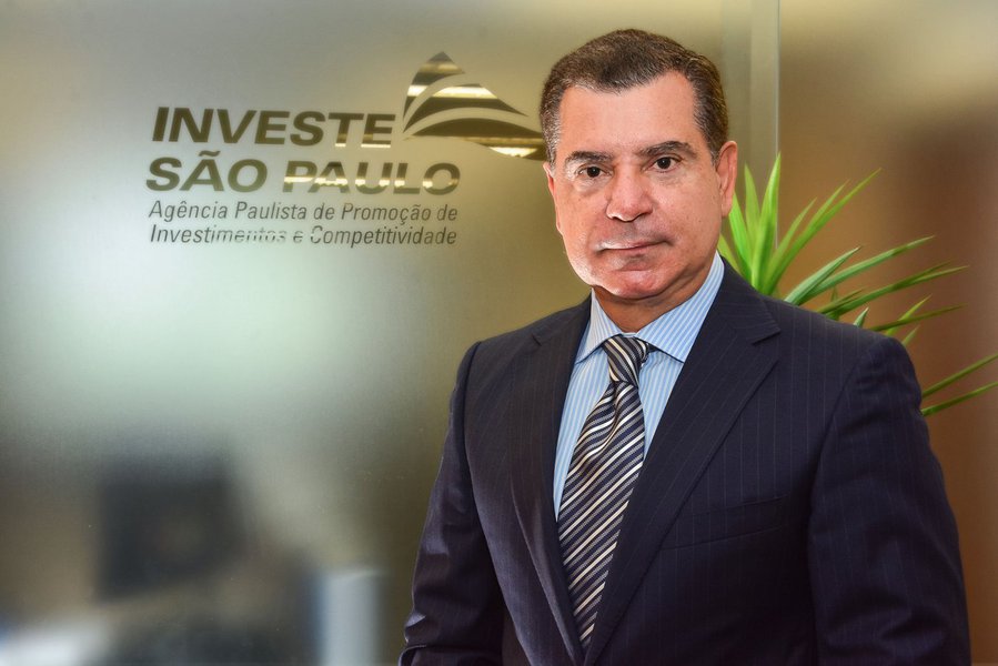 Linha de frente no comitê financeiro da campanha do prefeito eleito de São Paulo, João Doria, do PSDB, e cotado para comandar a estrutura que vai organizar as concessões e privatizações na gestão do tucano, o empresário Juan Quirós teve todos os bens bloqueados pela Justiça paulista em 2014 e responde a ações por sua atuação na esfera privada; no total, seis propriedades da família foram bloqueadas em processo no qual Quirós é acusado de usar uma rede de offshores para ocultar ser dono de uma firma que faliu (Foto: Romulo Faro) Linha de frente no comitê financeiro da campanha do prefeito eleito de São Paulo, João Doria, do PSDB, e cotado para comandar a estrutura que vai organizar as concessões e privatizações na gestão do tucano, o empresário Juan Quirós teve todos os bens bloqueados pela Justiça paulista em 2014 e responde a ações por sua atuação na esfera privada; no total, seis propriedades da família foram bloqueadas em processo no qual Quirós é acusado de usar uma rede de offshores para ocultar ser dono de uma firma que faliu