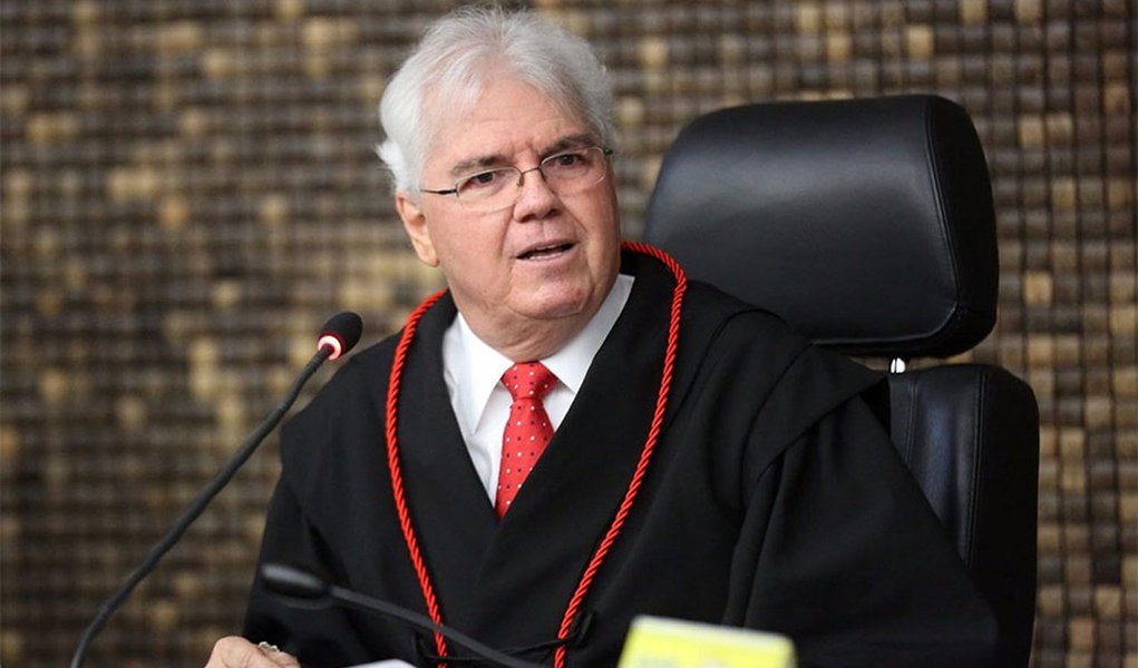 O procurador Geral de Justiça, Sérgio Jucá, afirmou, em entrevista à imprensa, que espera que os réus da "Operação Taturana" sejam condenados e que a punição aplicada pela justiça seja "exemplar"; segundo ele, foi comprovado pelo MPE que, em 2003, deputados estaduais e servidores da Assembleia Legislativa do Estado (ALE) participaram de um esquema de desvio de verbas para pagar empréstimos adquiridos junto ao Banco Rural à época; advogados dos réus afirmam que existem diversas nulidades no processo (Foto: Voney Malta) O procurador Geral de Justiça, Sérgio Jucá, afirmou, em entrevista à imprensa, que espera que os réus da "Operação Taturana" sejam condenados e que a punição aplicada pela justiça seja "exemplar"; segundo ele, foi comprovado pelo MPE que, em 2003, deputados estaduais e servidores da Assembleia Legislativa do Estado (ALE) participaram de um esquema de desvio de verbas para pagar empréstimos adquiridos junto ao Banco Rural à época; advogados dos réus afirmam que existem diversas nulidades no processo