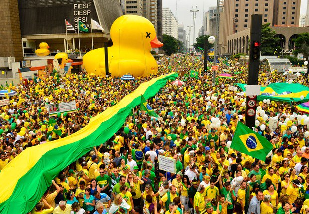 Cadê os coxinhas despolitizados, a maioria analfabeta política e tão sensível politicamente como um gorila selvagem dentro de uma loja de finos e caros cristais. Cadê? O golpe comeu... (Foto: Davis Sena Filho) Cadê os coxinhas despolitizados, a maioria analfabeta política e tão sensível politicamente como um gorila selvagem dentro de uma loja de finos e caros cristais. Cadê? O golpe comeu...