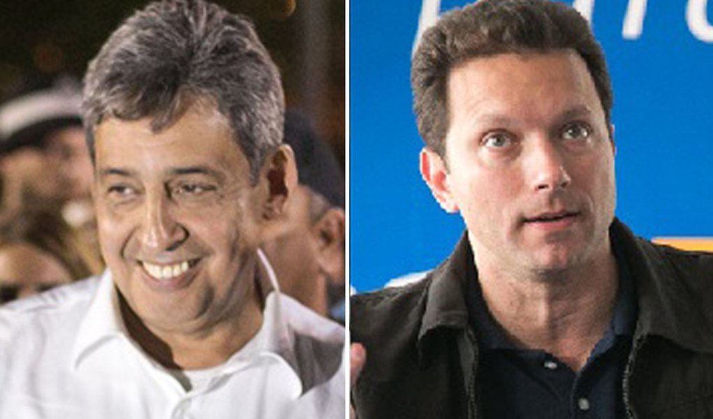 O candidato Nelson Marchezan Jr (PSDB) aparece com 45% das intenções de voto à Prefeitura de Porto Alegre, contra 33% de Sebastião Melo (PMDB), na primeira pesquisa do segundo turno; a pesquisa Ibope, contratada pelo Grupo RBS, tem margem de erro de quatro pontos percentuais, para mais ou para menos. Brancos e nulos somam 18%, enquanto 4% não sabem em quem irão votar; o Ibope também questionou quais os motivos da escolha, momento em que 72% afirmaram não saber ou não responderam (Foto: Leonardo Lucena) O candidato Nelson Marchezan Jr (PSDB) aparece com 45% das intenções de voto à Prefeitura de Porto Alegre, contra 33% de Sebastião Melo (PMDB), na primeira pesquisa do segundo turno; a pesquisa Ibope, contratada pelo Grupo RBS, tem margem de erro de quatro pontos percentuais, para mais ou para menos. Brancos e nulos somam 18%, enquanto 4% não sabem em quem irão votar; o Ibope também questionou quais os motivos da escolha, momento em que 72% afirmaram não saber ou não responderam