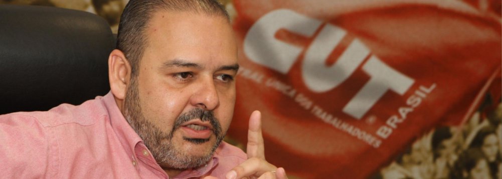 Em evento com mote 'contra os golpistas' constantemente usado, o presidente da Central Única dos Trabalhadores (CUT), Vagner Freitas, disse que a reeleição do prefeito de São Paulo, Fernando Haddad (PT), é importante para "não deixar o golpe acontecer e trazer a Dilma de volta"; "Não deixar São Paulo retroceder e impedir o golpe. A reeleição de Haddad é fundamental para isso", afirmou ele, na convenção do PT municipal, que lançou o prefeito à reeleição (Foto: Leonardo Lucena) Em evento com mote 'contra os golpistas' constantemente usado, o presidente da Central Única dos Trabalhadores (CUT), Vagner Freitas, disse que a reeleição do prefeito de São Paulo, Fernando Haddad (PT), é importante para "não deixar o golpe acontecer e trazer a Dilma de volta"; "Não deixar São Paulo retroceder e impedir o golpe. A reeleição de Haddad é fundamental para isso", afirmou ele, na convenção do PT municipal, que lançou o prefeito à reeleição