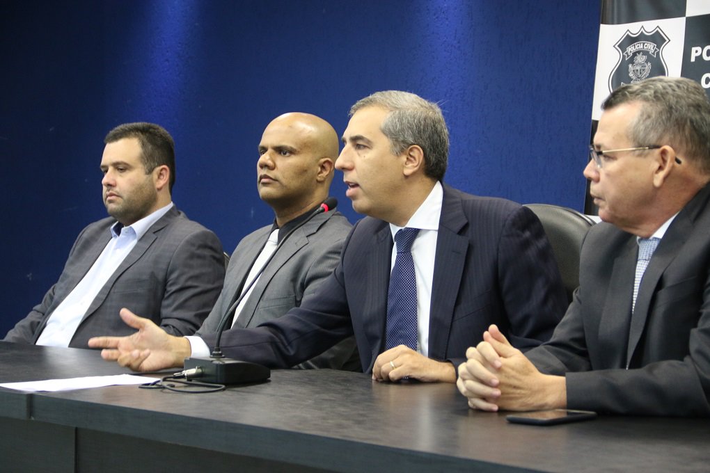 Secretaria de Segurança Pública apresentou nesta segunda-feira detalhes da Operação Crepitus, que resultou na prisão de sete suspeitos de integrar grupo especializado em explosões a agências bancárias; grupo é considerado responsável por mais de 30% dos crimes dessa natureza cometidos no Estado; somente em 2016 criminosos agiram em Aragarças, Bom Jardim de Goiás, Britânia, Itapirapuã e Montes Claros (Foto: José Barbacena) Secretaria de Segurança Pública apresentou nesta segunda-feira detalhes da Operação Crepitus, que resultou na prisão de sete suspeitos de integrar grupo especializado em explosões a agências bancárias; grupo é considerado responsável por mais de 30% dos crimes dessa natureza cometidos no Estado; somente em 2016 criminosos agiram em Aragarças, Bom Jardim de Goiás, Britânia, Itapirapuã e Montes Claros