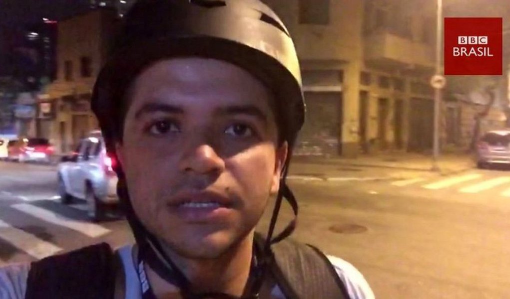 Comitê para a Proteção de Jornalistas (CPJ), baseado em Nova York, denunciou a violência da polícia contra os profissionais da imprensa no Brasil e afirmou que os "jornalistas são agredidos em protestos violentos e acusados de partidarismo", como a praticada pela Polícia Militar de São Paulo contra o repórter da BBC Brasil Felipe Souza durante um ato contra Michel Temer no último dia 4 (Foto: Paulo Emílio) Comitê para a Proteção de Jornalistas (CPJ), baseado em Nova York, denunciou a violência da polícia contra os profissionais da imprensa no Brasil e afirmou que os "jornalistas são agredidos em protestos violentos e acusados de partidarismo", como a praticada pela Polícia Militar de São Paulo contra o repórter da BBC Brasil Felipe Souza durante um ato contra Michel Temer no último dia 4