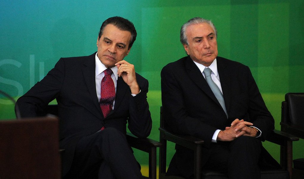 Após ser citado na delação premiada do ex-presidente da Transpetro Sérgio Machado, o ministro do Turismo, Henrique Eduardo Alves (PMDB-RN), pediu demissão do cargo na tarde desta quinta-feira 16, informou a assessoria do Palácio do Planalto; Alves, que quase deixou o governo no último escândalo dos áudios, mas acabou sendo mantido por Michel Temer, é o terceiro ministro do governo interino a cair em pouco mais de um mês; governo interino derrete com os escândalos de corrupção (Foto: Gisele Federicce) Após ser citado na delação premiada do ex-presidente da Transpetro Sérgio Machado, o ministro do Turismo, Henrique Eduardo Alves (PMDB-RN), pediu demissão do cargo na tarde desta quinta-feira 16, informou a assessoria do Palácio do Planalto; Alves, que quase deixou o governo no último escândalo dos áudios, mas acabou sendo mantido por Michel Temer, é o terceiro ministro do governo interino a cair em pouco mais de um mês; governo interino derrete com os escândalos de corrupção
