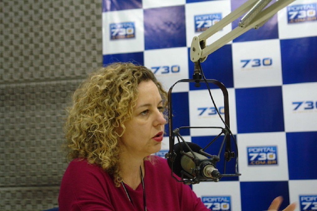 Secretária da Fazenda de Goiás defende com firmeza o processo de privatização da companhia energética e afirma que hoje nem Estado nem governo federal conseguem fazer os investimentos necessários na Celg; "A Celg privatizada vai melhorar o Estado em dois sentidos: vamos ter uma empresa do tamanho e com a capacidade de crescimento de Goiás e vamos ter recursos para que o governo estadual invista no desenvolvimento do Estado", afirma Ana Carla Abrão (Foto: José Barbacena) Secretária da Fazenda de Goiás defende com firmeza o processo de privatização da companhia energética e afirma que hoje nem Estado nem governo federal conseguem fazer os investimentos necessários na Celg; "A Celg privatizada vai melhorar o Estado em dois sentidos: vamos ter uma empresa do tamanho e com a capacidade de crescimento de Goiás e vamos ter recursos para que o governo estadual invista no desenvolvimento do Estado", afirma Ana Carla Abrão