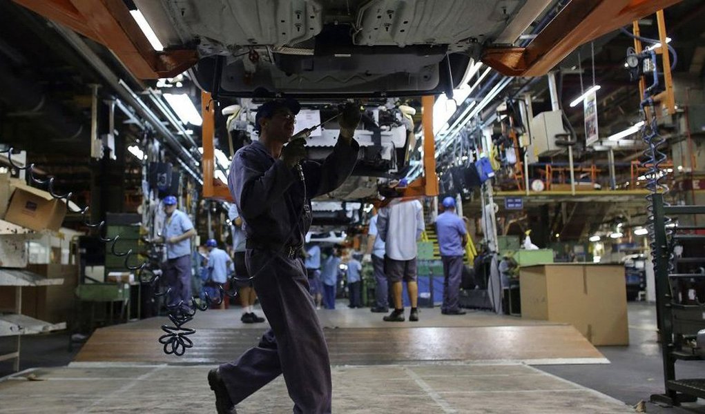 Índice de Atividade Econômica do Banco Central (IBC-Br), considerado espécie de sinalizador do PIB, ficou praticamente estagnado em abril, com leve variação positiva de 0,03% sobre março, informou o BC nesta quinta-feira, bem abaixo do esperado (Foto: Gisele Federicce) Índice de Atividade Econômica do Banco Central (IBC-Br), considerado espécie de sinalizador do PIB, ficou praticamente estagnado em abril, com leve variação positiva de 0,03% sobre março, informou o BC nesta quinta-feira, bem abaixo do esperado