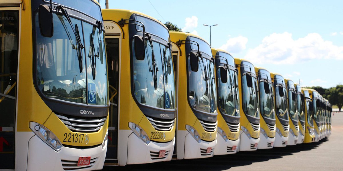 O Sindicato dos Rodoviários do Distrito Federal e os empresários do transporte coletivo entraram em acordo neste domingo sobre o reajuste salarial da categoria; os rodoviários terão reajuste de 10% no salário e de 11% no tíquete-alimentação, na cesta básica e no plano de saúde, além de 30% no plano odontológico; os reajustes são retroativos a maio; as demais cláusulas do acordo anterior serão mantidas; os trabalhadores estavam com indicativo de greve para esta segunda-feira (4), mas com o acordo, os ônibus circularão normalmente (Foto: Romulo Faro) O Sindicato dos Rodoviários do Distrito Federal e os empresários do transporte coletivo entraram em acordo neste domingo sobre o reajuste salarial da categoria; os rodoviários terão reajuste de 10% no salário e de 11% no tíquete-alimentação, na cesta básica e no plano de saúde, além de 30% no plano odontológico; os reajustes são retroativos a maio; as demais cláusulas do acordo anterior serão mantidas; os trabalhadores estavam com indicativo de greve para esta segunda-feira (4), mas com o acordo, os ônibus circularão normalmente