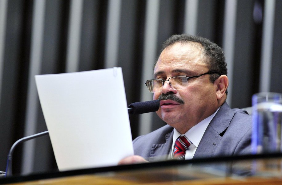 Ato de convocação foi lido nesta tarde no plenário pelo presidente interino, Waldir Maranhão (PP-MA); os deputados interessados poderão registrar suas candidaturas junto à Secretaria-Geral da Mesa até o meio-dia dessa data; a eleição será secreta e o novo presidente será eleito em primeiro turno caso obtenha a maioria absoluta dos votos, ou seja, se estiverem presentes 257 deputados, são necessários os votos de pelo menos 129 parlamentares (Foto: Gisele Federicce) Ato de convocação foi lido nesta tarde no plenário pelo presidente interino, Waldir Maranhão (PP-MA); os deputados interessados poderão registrar suas candidaturas junto à Secretaria-Geral da Mesa até o meio-dia dessa data; a eleição será secreta e o novo presidente será eleito em primeiro turno caso obtenha a maioria absoluta dos votos, ou seja, se estiverem presentes 257 deputados, são necessários os votos de pelo menos 129 parlamentares