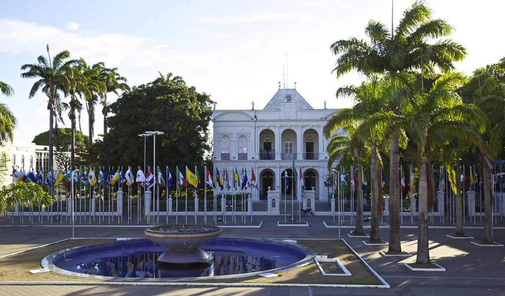 O governo do Estado encaminhou à Assembleia Legislativa (ALE) o Projeto de Lei Orçamentária Anual (LOA) que estima a receita do Estado de Alagoas para o exercício financeiro de 2017, que é de pouco mais de R$ 10 bilhões; projeto compreende receitas referentes aos poderes do Estado, fundos, órgãos e entidades da Administração Direta e Indireta, bem como a todos os órgãos e ao capital social com direito a voto (Foto: Voney Malta) O governo do Estado encaminhou à Assembleia Legislativa (ALE) o Projeto de Lei Orçamentária Anual (LOA) que estima a receita do Estado de Alagoas para o exercício financeiro de 2017, que é de pouco mais de R$ 10 bilhões; projeto compreende receitas referentes aos poderes do Estado, fundos, órgãos e entidades da Administração Direta e Indireta, bem como a todos os órgãos e ao capital social com direito a voto