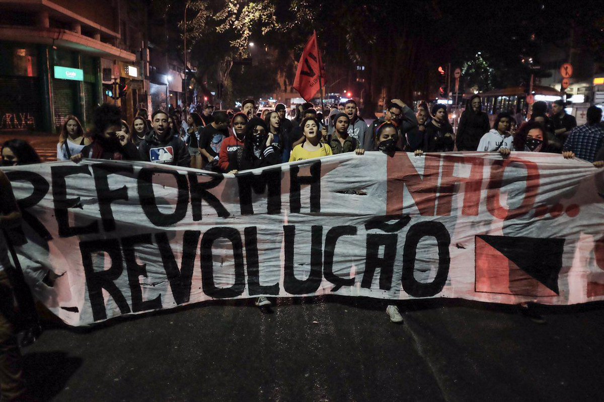 O movimento dos estudantes secundaristas paranaenses realmente está sendo exemplo de resistência não só à PEC 241, mas principalmente à medida provisória de reforma do Ensino Médio. Eu fico bem orgulhosa com isso (Foto: Gleisi Hoffmann) O movimento dos estudantes secundaristas paranaenses realmente está sendo exemplo de resistência não só à PEC 241, mas principalmente à medida provisória de reforma do Ensino Médio. Eu fico bem orgulhosa com isso
