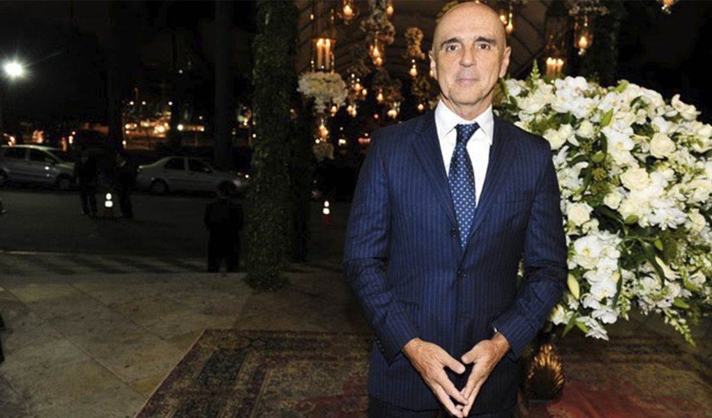 A Justiça Federal de São Paulo absolveu o empresário Marcus Alberto Elias e outros executivos da Laep Investiments da acusação de causarem prejuízo ao mercado de valores mobiliários e a investidores que totalizaria R$ 2,5 bilhões; a offshore Laep Investiments, ex-controladora da Parmalat e da Daslu, foi criada em 2006 por Marcus Elias, com sede nas Ilhas Bermudas; juíza Silvia Maria Rocha criticou peça do MPF e extinguiu a ação sem julgar o mérito (Foto: Aquiles Lins) A Justiça Federal de São Paulo absolveu o empresário Marcus Alberto Elias e outros executivos da Laep Investiments da acusação de causarem prejuízo ao mercado de valores mobiliários e a investidores que totalizaria R$ 2,5 bilhões; a offshore Laep Investiments, ex-controladora da Parmalat e da Daslu, foi criada em 2006 por Marcus Elias, com sede nas Ilhas Bermudas; juíza Silvia Maria Rocha criticou peça do MPF e extinguiu a ação sem julgar o mérito